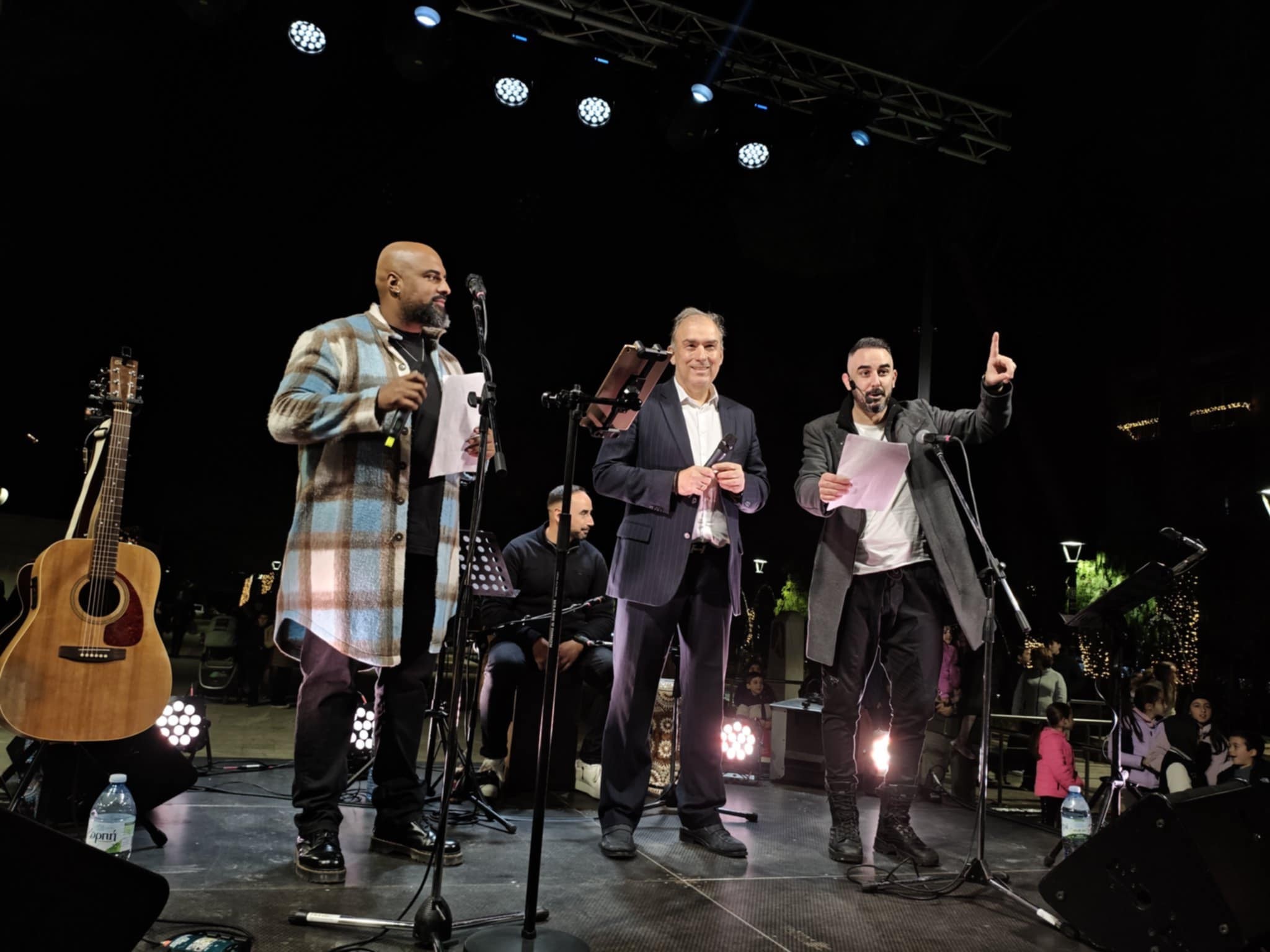 Άναψε το Χριστουγεννιάτικο δέντρο στον Υμηττό και τη Δάφνη για να φωτίσει την πόλη μας γιορτινή ζεστασιά και χαρά