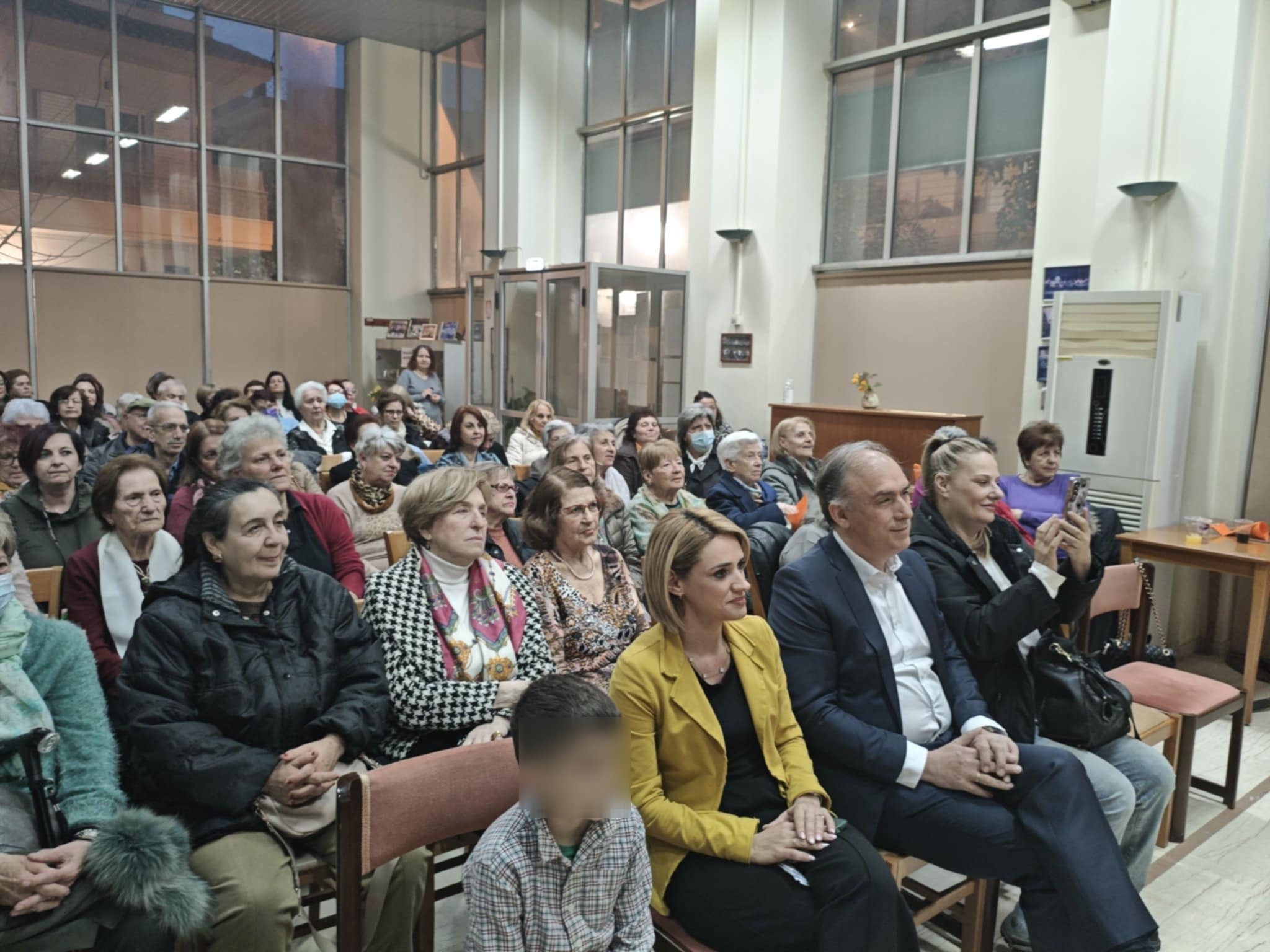 Ένα όμορφο κυριακάτικο βράδυ γεμάτο θέατρο και γέλιο στη Μιχαλοπούλειο Αίθουσα στο Α’ Κ.Α.Π.Η. Δάφνης